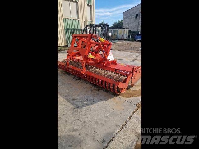 Kuhn HRB303D Brány