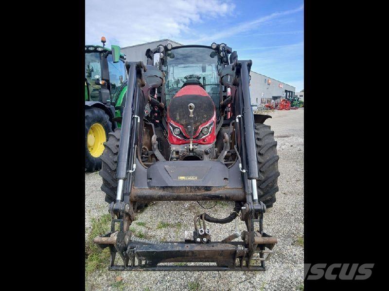Valtra G115 Traktory