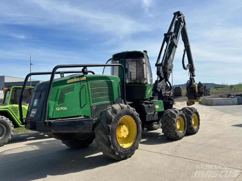 John Deere 1270E Stínacie harvestory