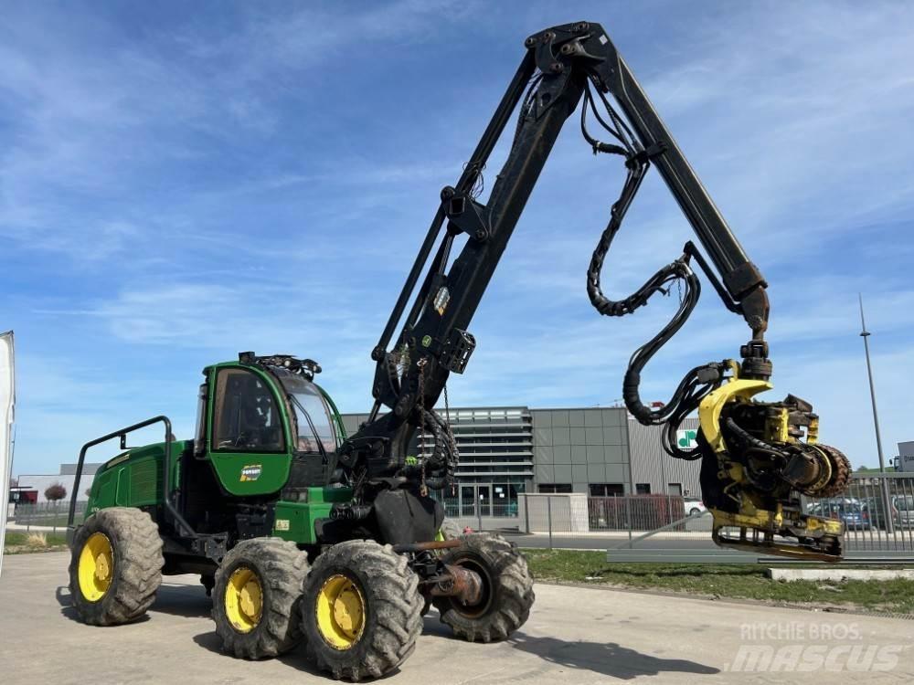 John Deere 1270E Stínacie harvestory