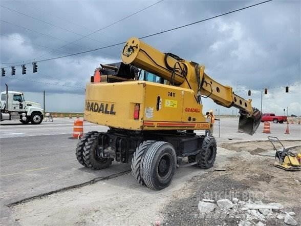 Gradall XL3300 V Kolesové rýpadlá