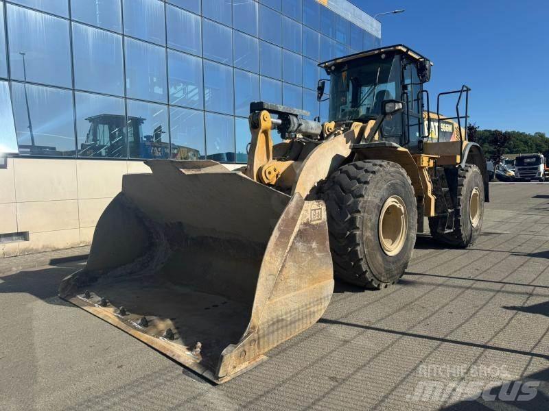 CAT 966M Kolesové nakladače