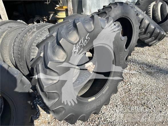 BKT 14.9R24 Pneumatiky, kolesá a ráfiky