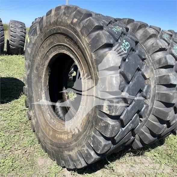 Maxim 20.5X25 Pneumatiky, kolesá a ráfiky
