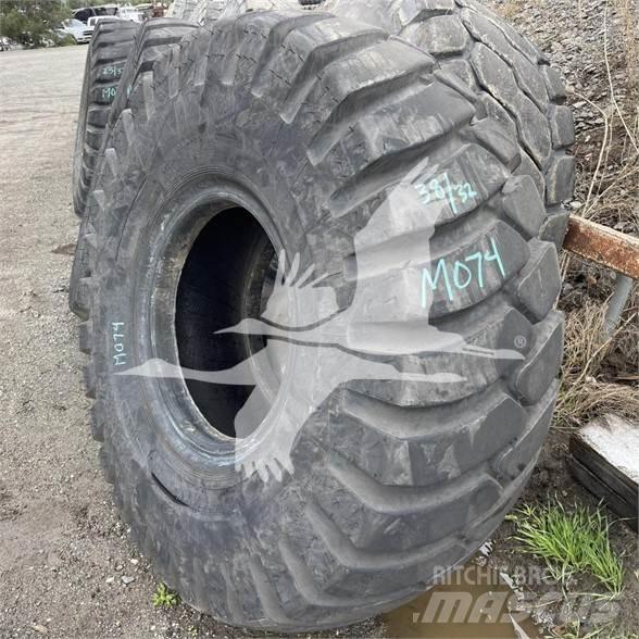 Titan 23.5x25 Pneumatiky, kolesá a ráfiky