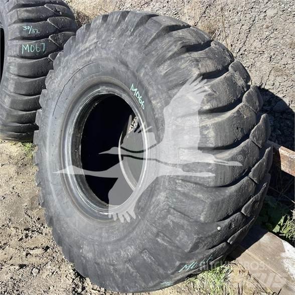 Titan 23.5x25 Pneumatiky, kolesá a ráfiky