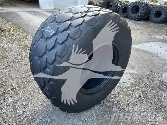 Titan 28LX26 Pneumatiky, kolesá a ráfiky