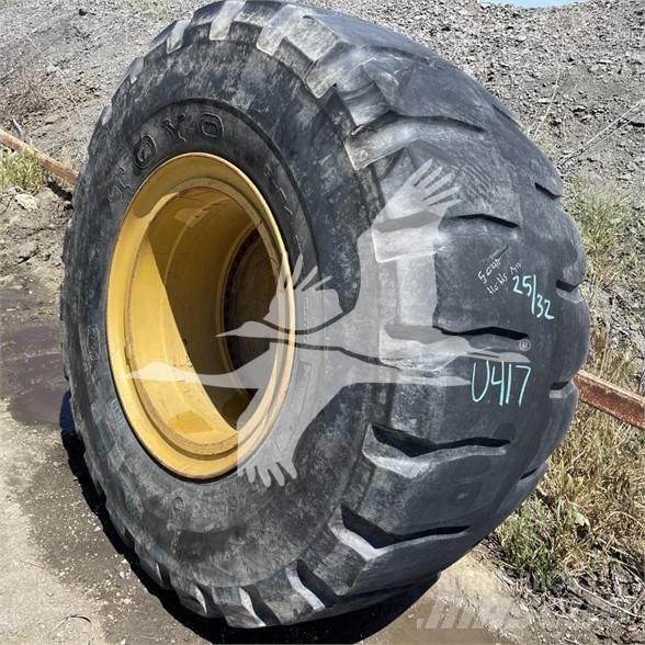 Toyo 35/65x33 Pneumatiky, kolesá a ráfiky