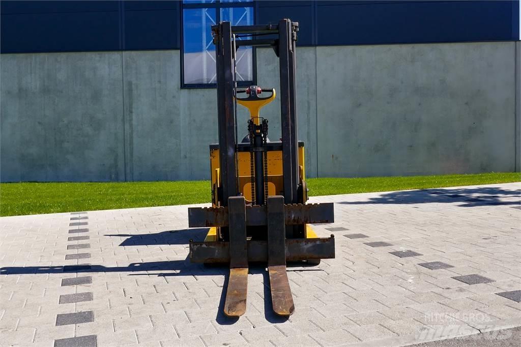 Linde L12 Ručne vedené vysokozdvižné vozíky