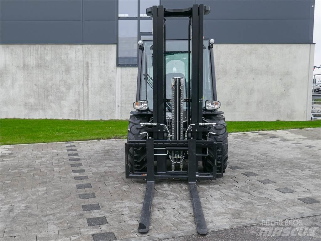 Manitou MC 30-4 Terénne vysokozdvižné vozíky
