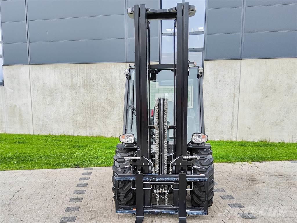 Manitou MC 30-4 Terénne vysokozdvižné vozíky