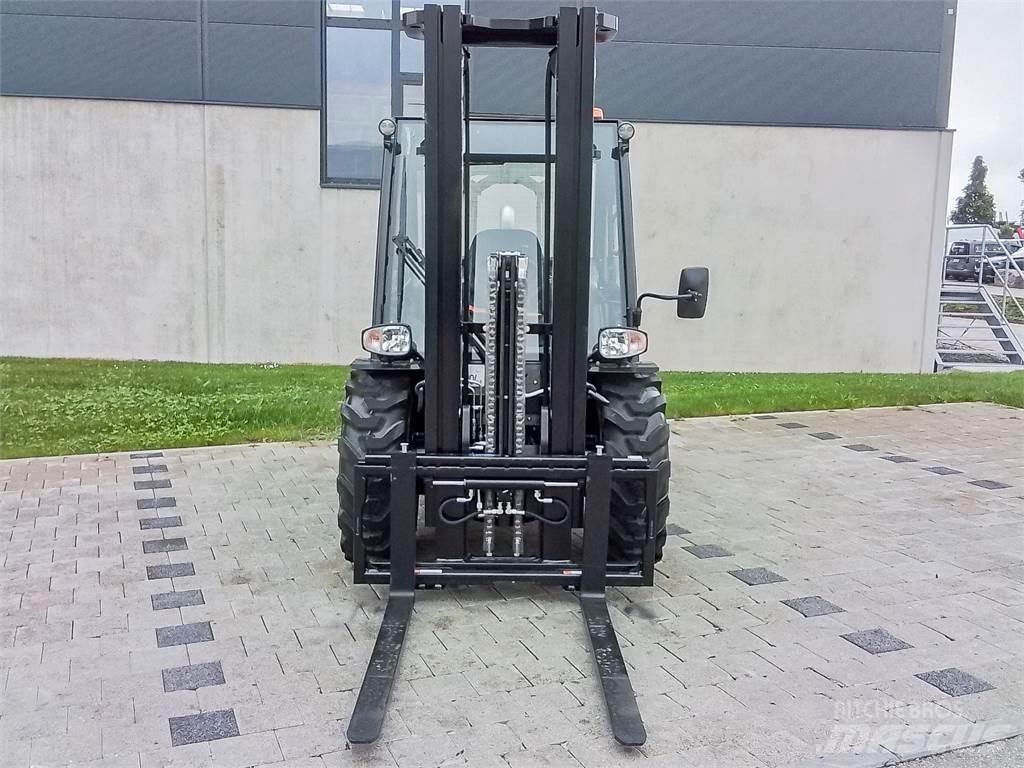 Manitou MC 30-4 Terénne vysokozdvižné vozíky