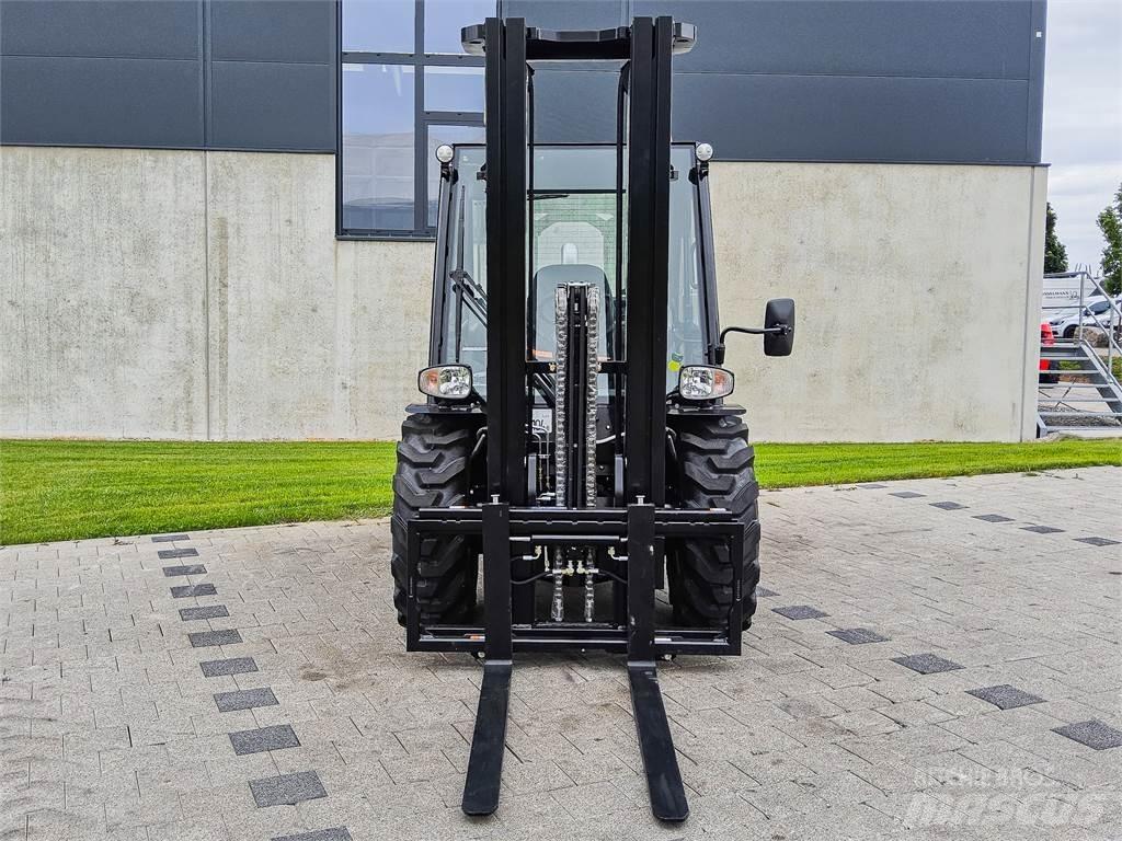 Manitou MC 30-4 Terénne vysokozdvižné vozíky