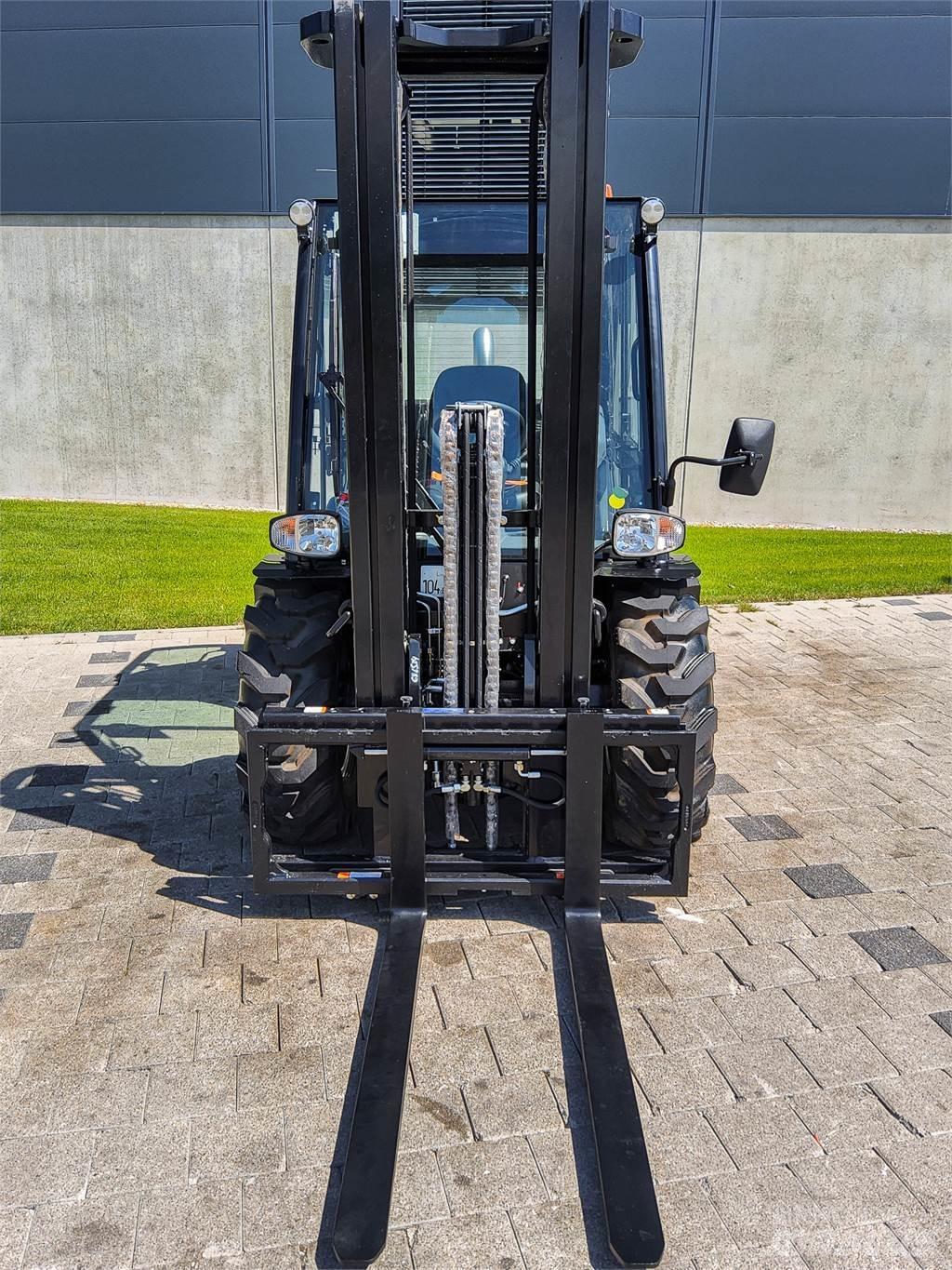 Manitou MC 30-4 Terénne vysokozdvižné vozíky