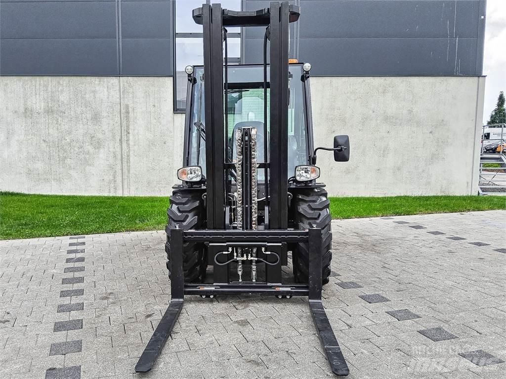 Manitou MC 30-4 Terénne vysokozdvižné vozíky