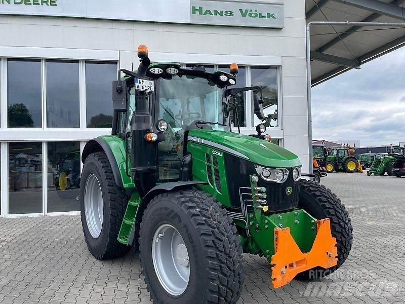 John Deere 6120M Traktory