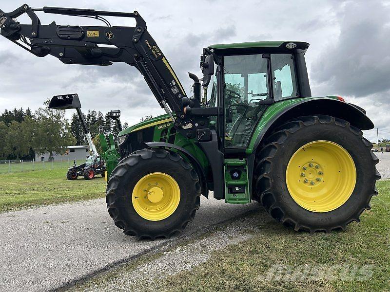 John Deere 6120M Traktory