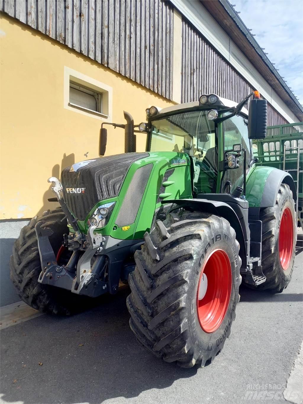Fendt 828 Vario Profi Plus Vlečné vozíky