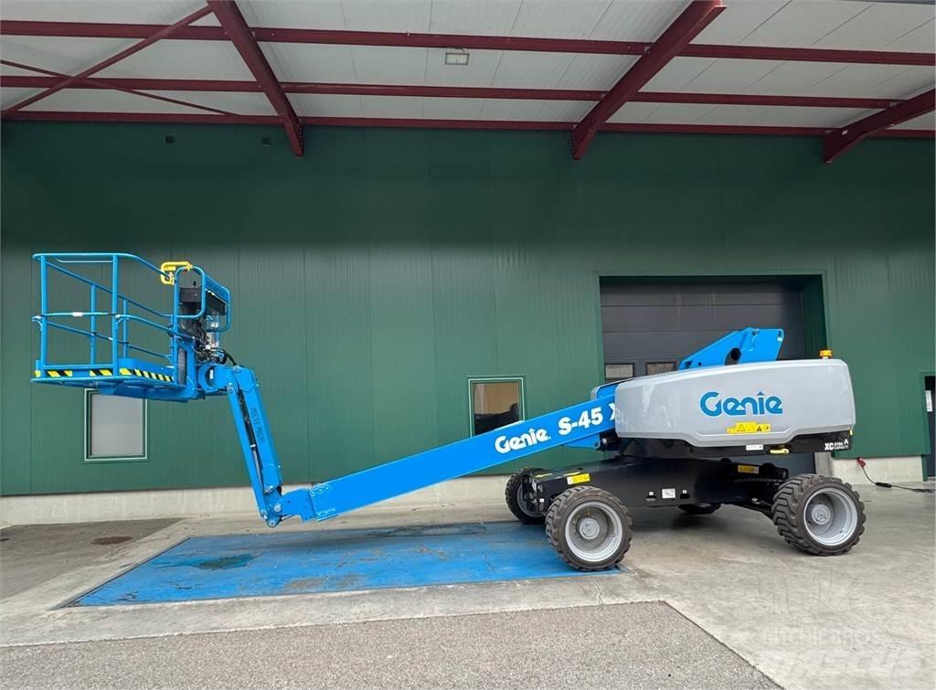 Genie S-45 XC Kĺbové plošiny