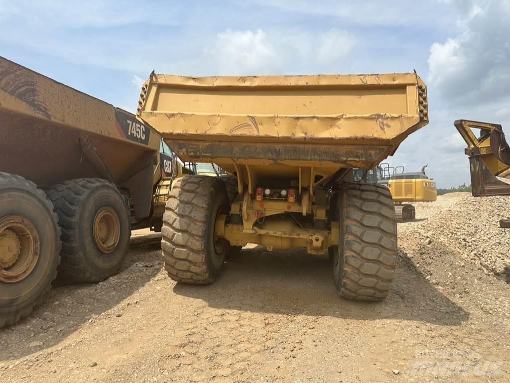 CAT 745 Kĺbové nákladné autá