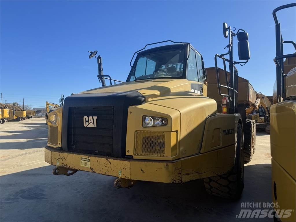 CAT 745 Kĺbové nákladné autá