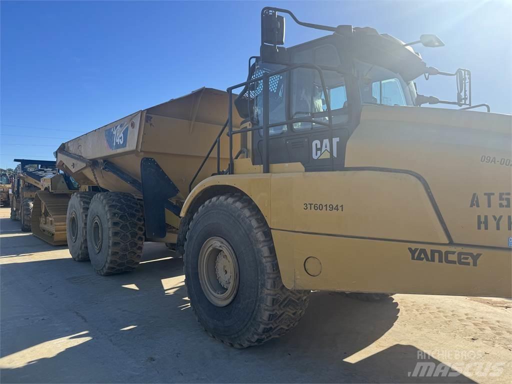 CAT 745 Kĺbové nákladné autá