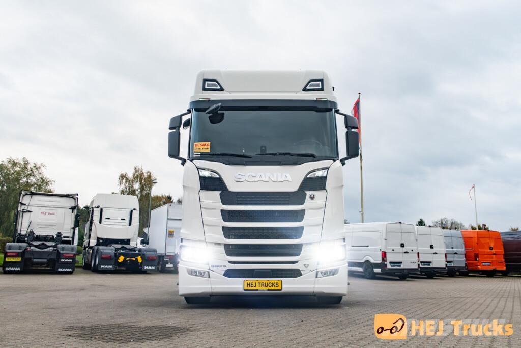 Scania S660 A6x2/4NB Ťahače