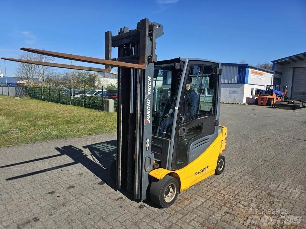Jungheinrich EFG320 Akumulátorové vozíky