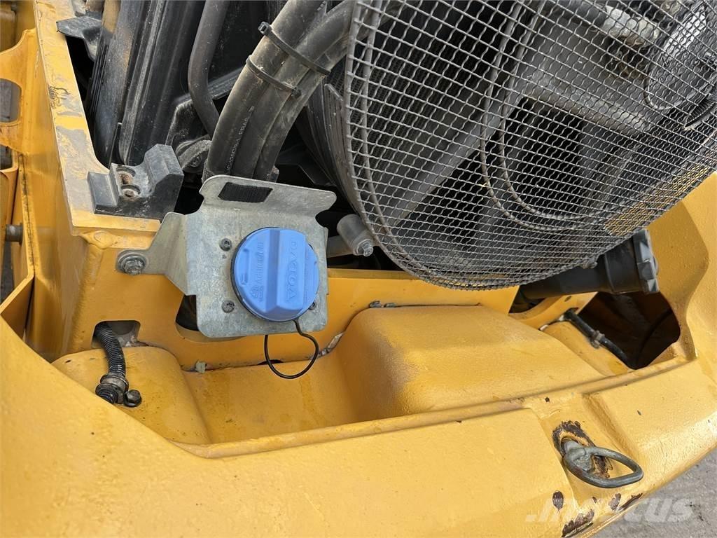 Volvo BM L70H Čelné nakladače a rýpadlá