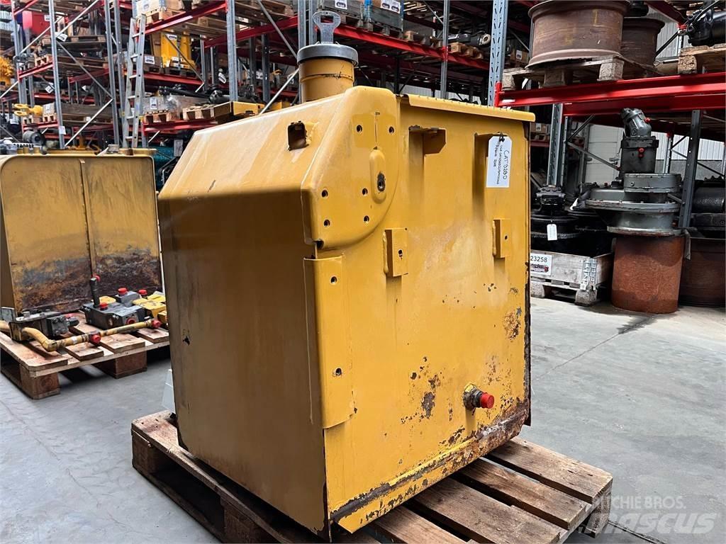 CAT 323D brændstoftank Ďalšie komponenty