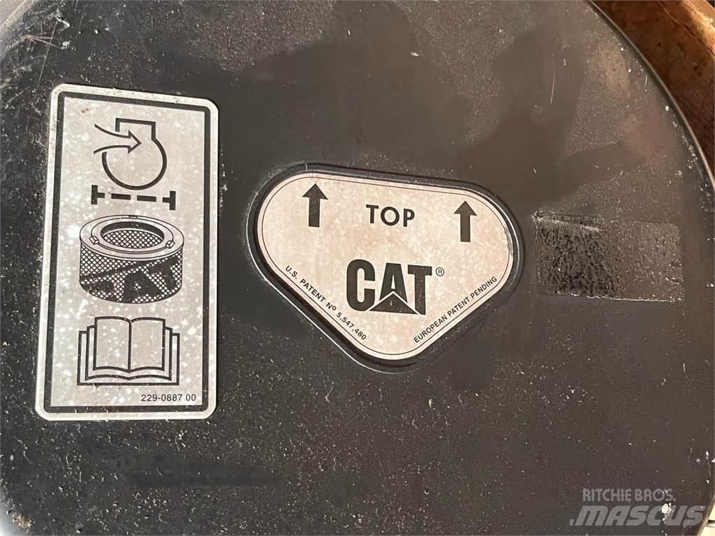 CAT 323D luftfilterhus Stavebníctvo - ostatné