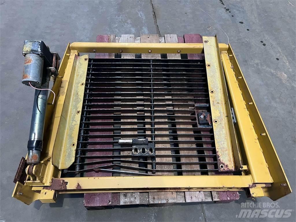 CAT 962GII Kølergrill Ďalšie komponenty