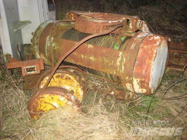 Demag 15 ton Kladkostroje, navijaky a stavebné výťahy