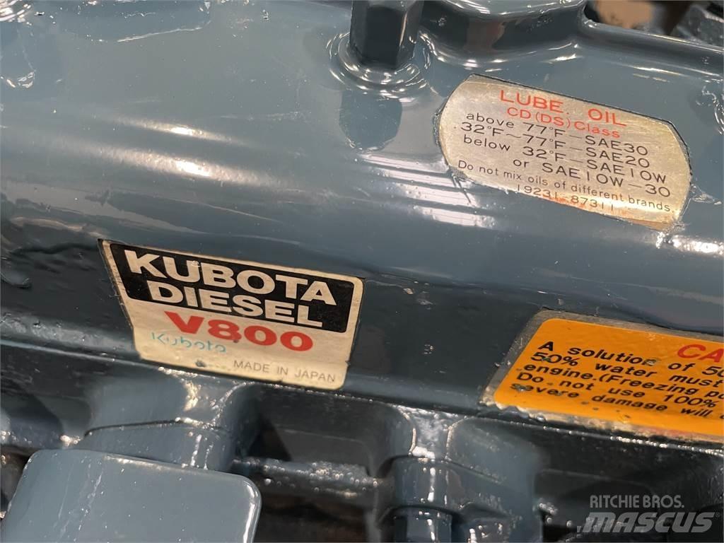 Kubota V800 motor - 4 cyl. Motory