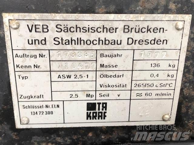 VEB spil - 2,5 T - 2 stk. Kladkostroje, navijaky a stavebné výťahy