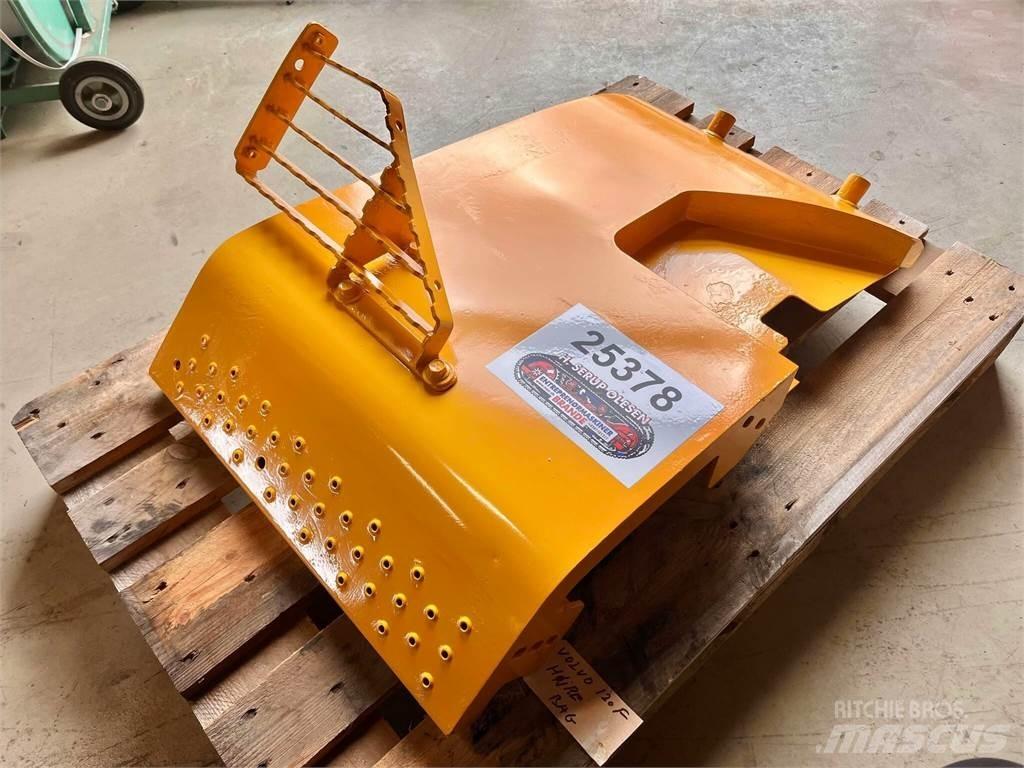 Volvo L120F bagskærm Ďalšie komponenty