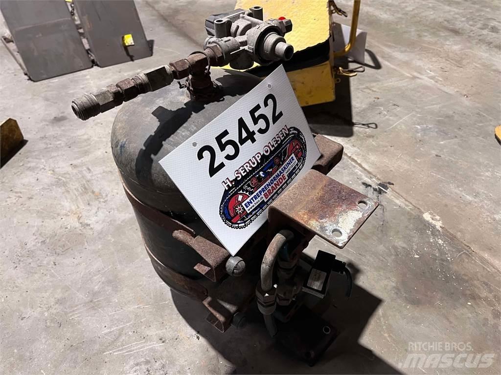 Volvo L120F lufttank Ďalšie komponenty