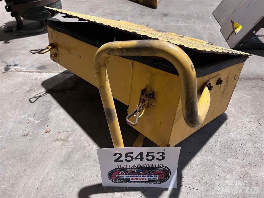 Volvo L120F værktøjskasse Ďalšie komponenty