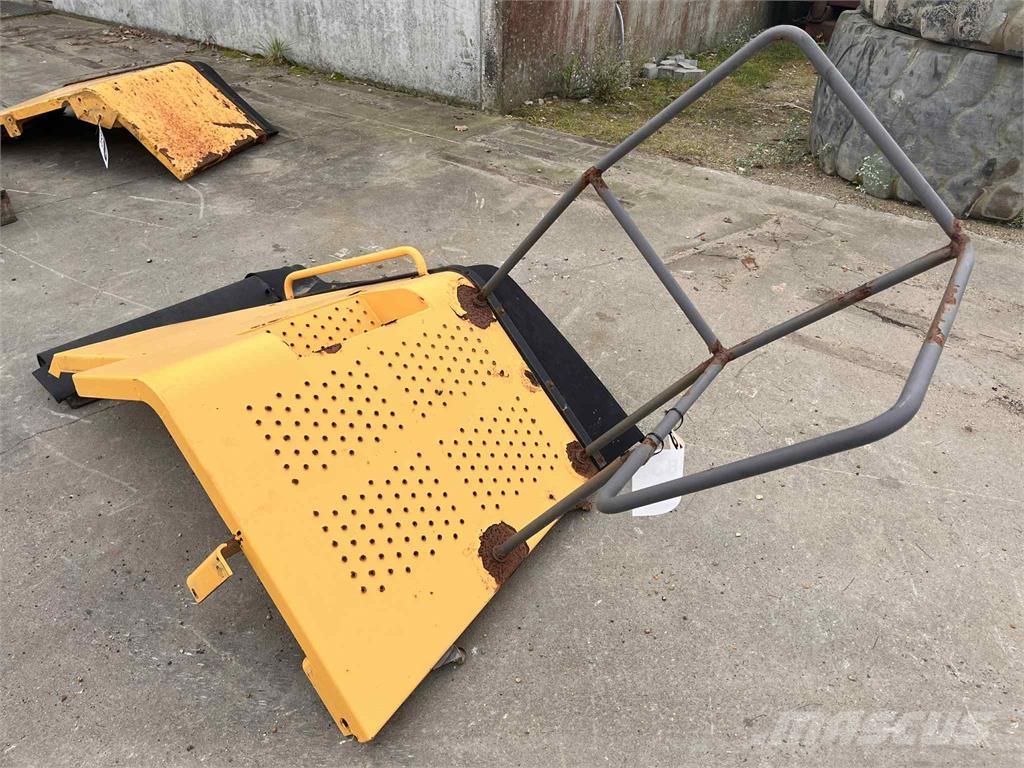 Volvo L220E højre bagskærm Ďalšie komponenty