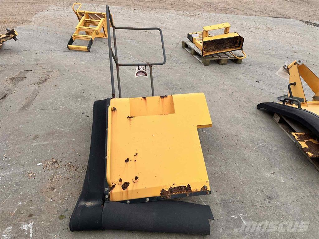 Volvo L220E højre bagskærm Ďalšie komponenty