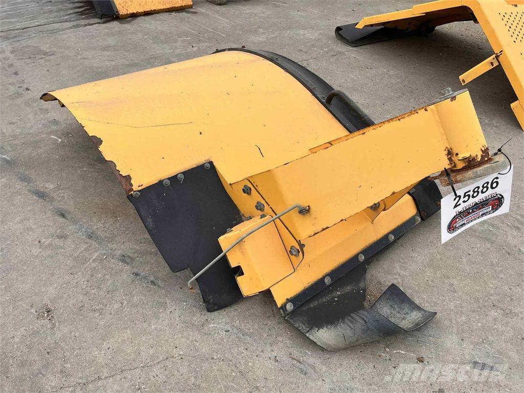 Volvo L220E højre bagskærm Ďalšie komponenty