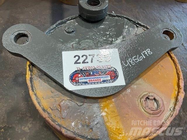 Volvo L90B Link Arm Ďalšie komponenty