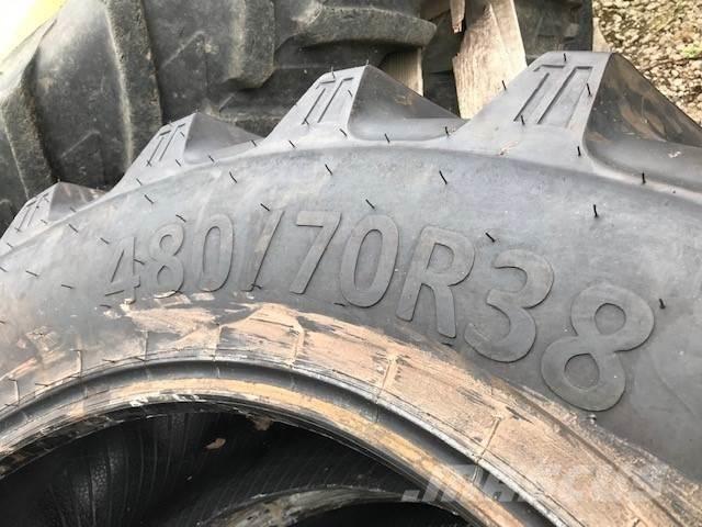  Rear Tyres Pneumatiky, kolesá a ráfiky