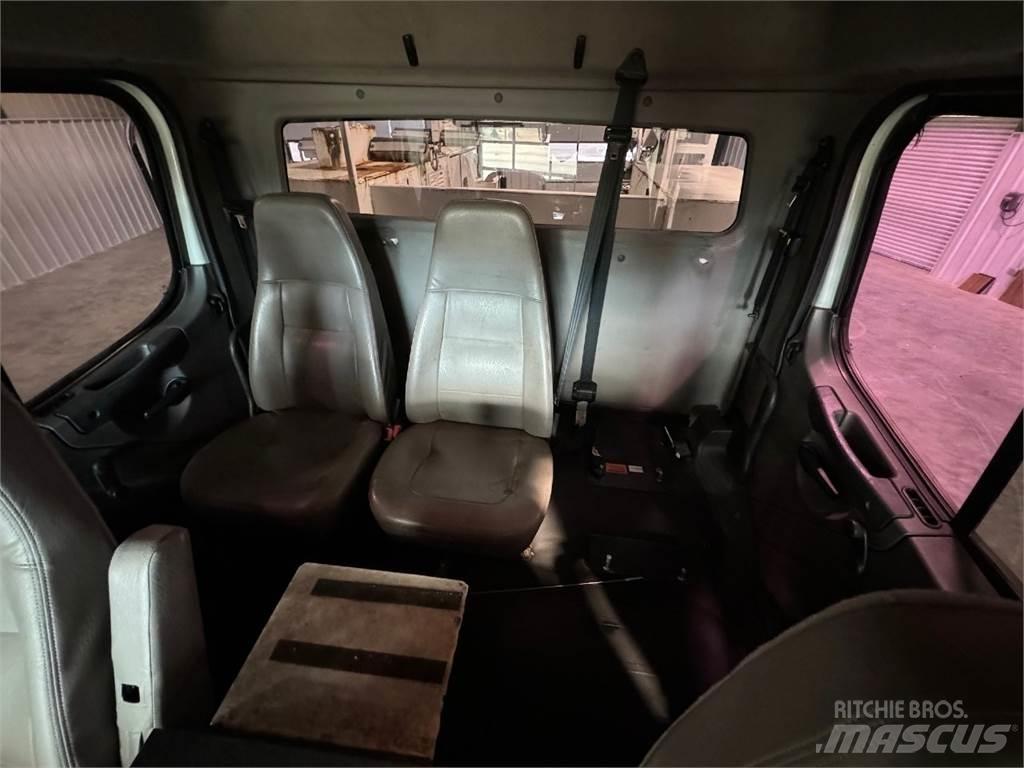 Freightliner 108SD Komunálne / Multi-úžitkové vozidlá