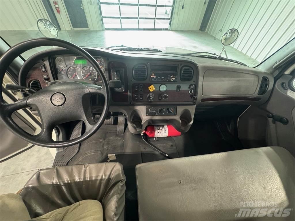 Freightliner M2 Skriňová nadstavba