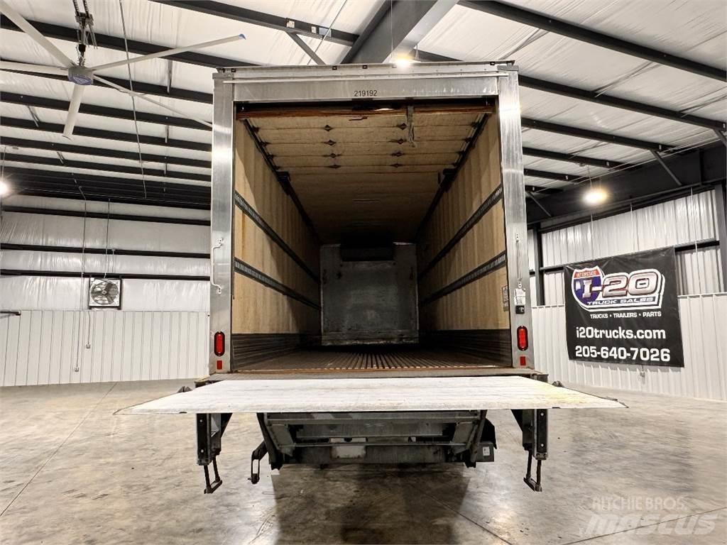 Freightliner M2 106 Chladiarenské nákladné vozidlá