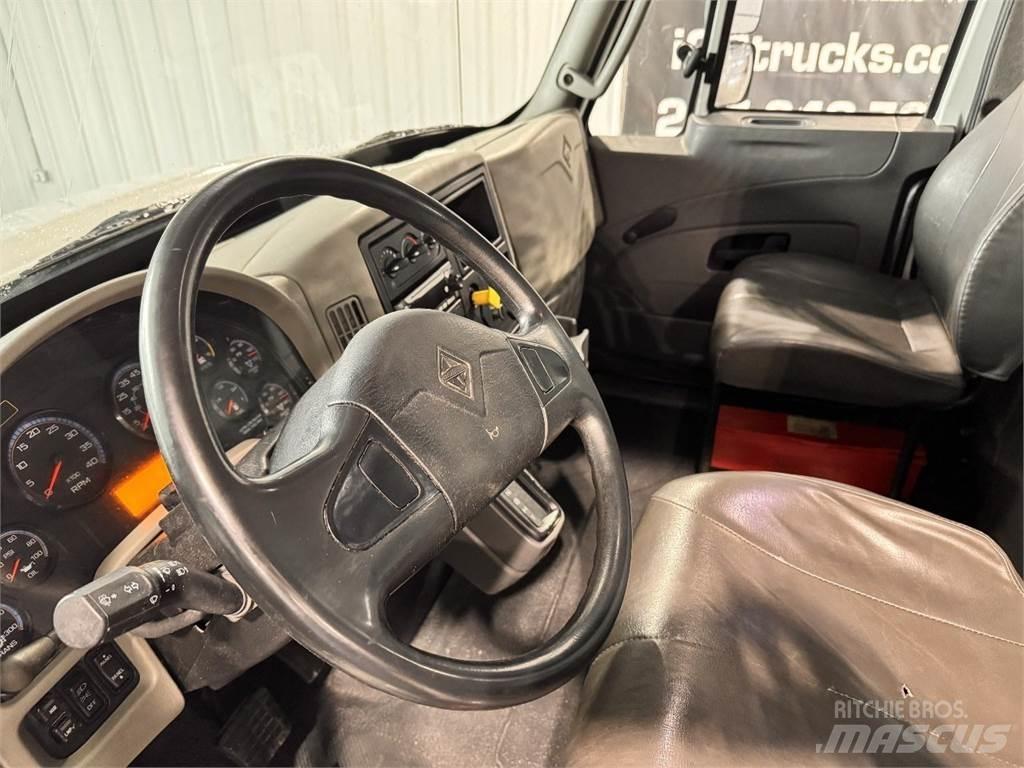 International 4300 Plošinové nákladné automobily/nákladné automobily so sklápacími bočnicami