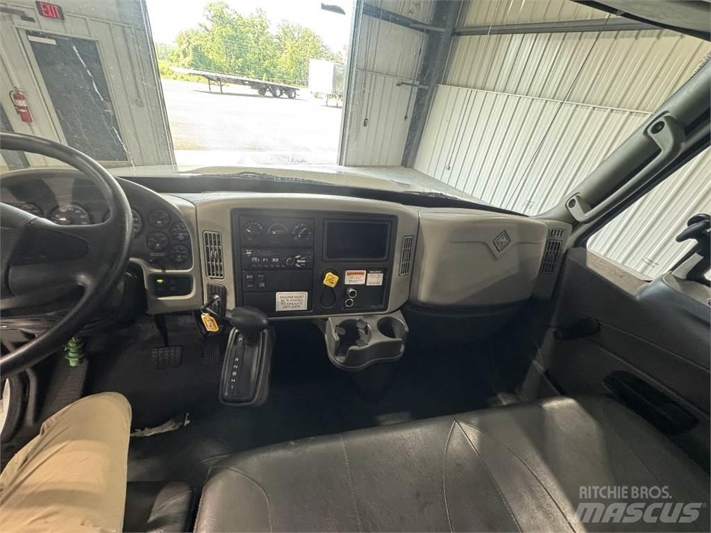 International 4300 Skriňová nadstavba