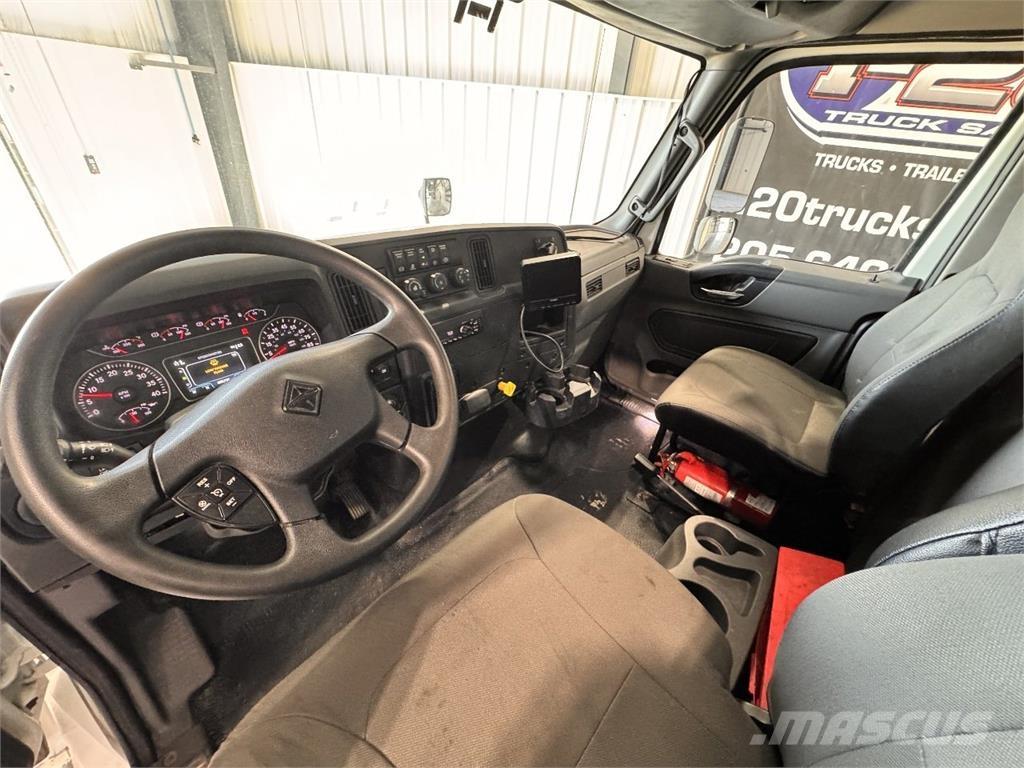 International MV607 Skriňová nadstavba