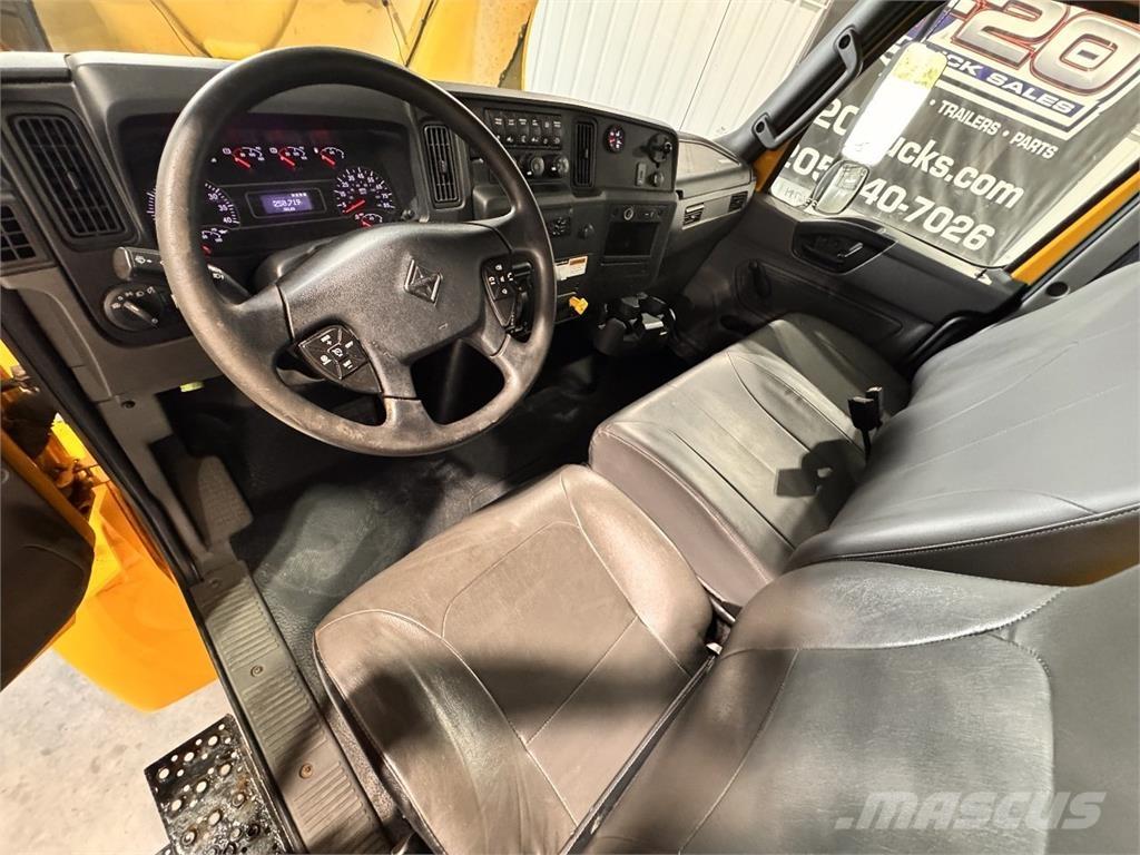 International MV607 Skriňová nadstavba